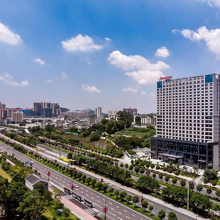 Отель Hampton By Hilton Nanning Wuxiang Экстерьер фото