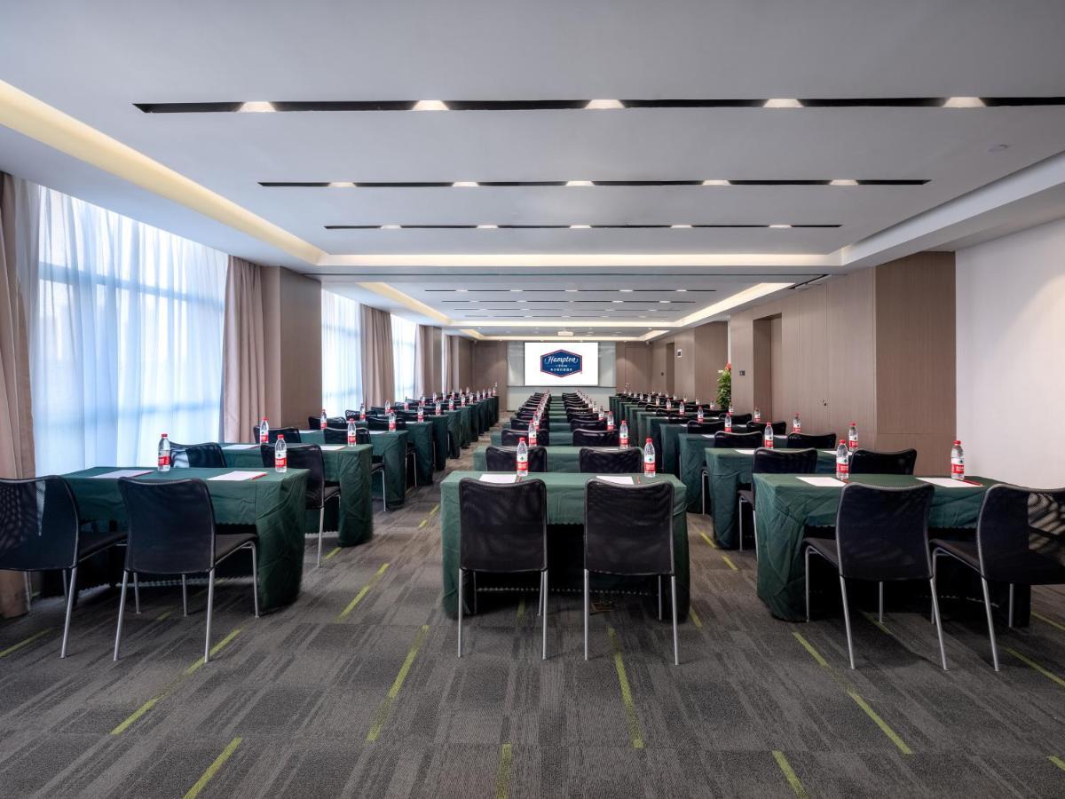 Отель Hampton By Hilton Nanning Wuxiang Экстерьер фото