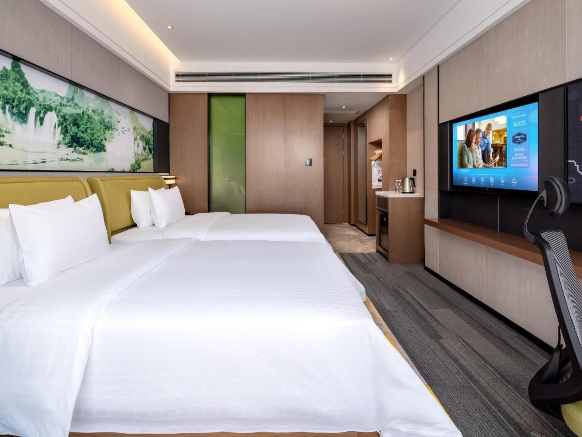 Отель Hampton By Hilton Nanning Wuxiang Экстерьер фото
