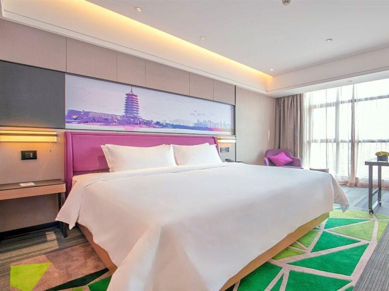 Отель Hampton By Hilton Nanning Wuxiang Экстерьер фото